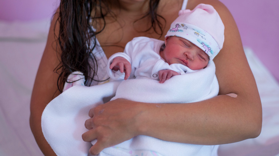 María Clara muestra orgullosa a su séptima hija