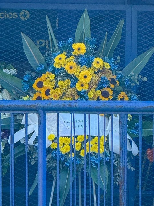 La corona que le envió River a Russo