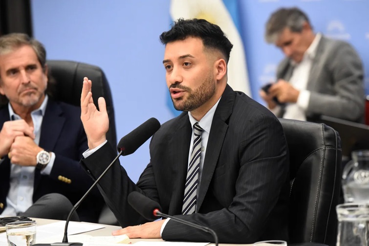 Alejandro Cacace anunció el envio de la ley Base2