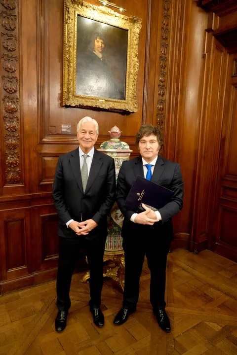 El CEO de JP Morgan, Jamie Dimon, junto al presidente Javier Milei.