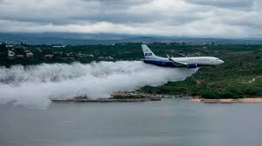 El Boeing sobre el Lago San Roque.