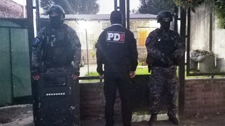 Efectivos de la DPI durante los allanamientos