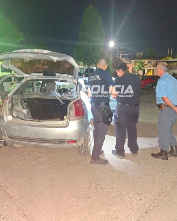 La Policía requisó el vehículo de los ladrones.