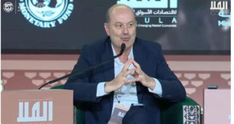 Sturzenegger defendió la reforma laboral