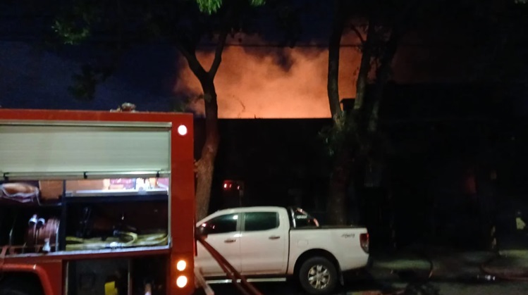 Incendio en una fábrica textil de Villa Urquiza.