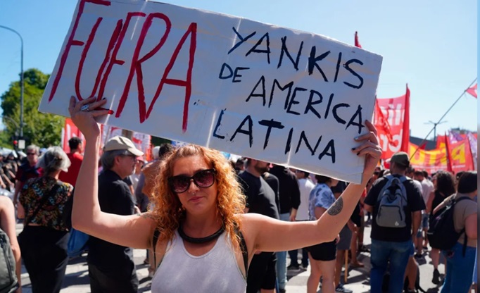 La Izquierda se movilizó a la embajada de EE. UU.