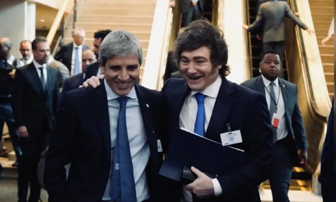 Caputo y Milei ya tienen los fondos para pagar deuda.