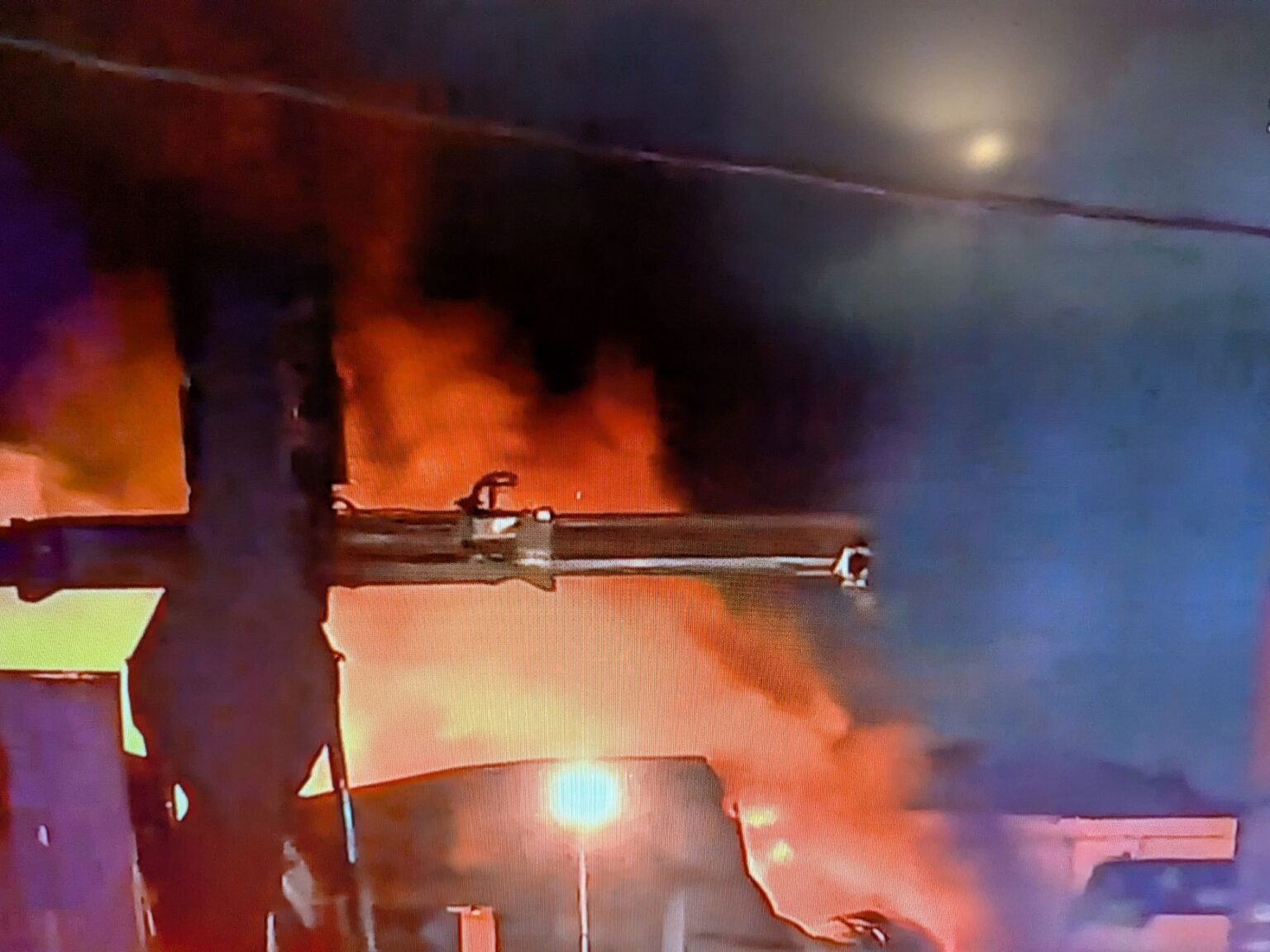 BOMBEROS TRABAJAN EN LA BOCA