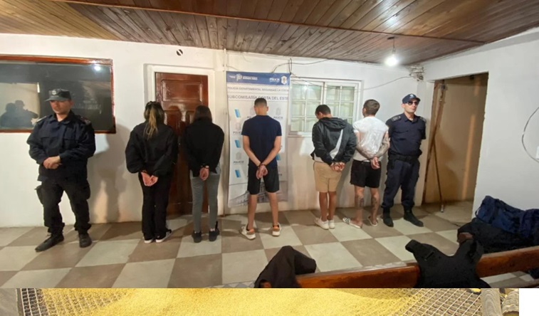 Los cinco detenidos.