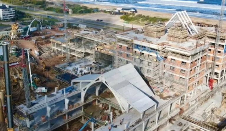 La obra de construcción donde trabajaban los obreros &ldquo;enjaulados&rdquo;.