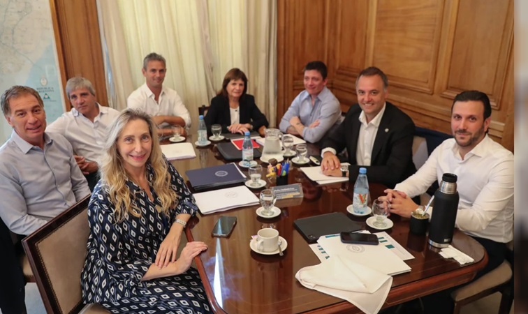 La mesa política se reúne en Casa Rosada.