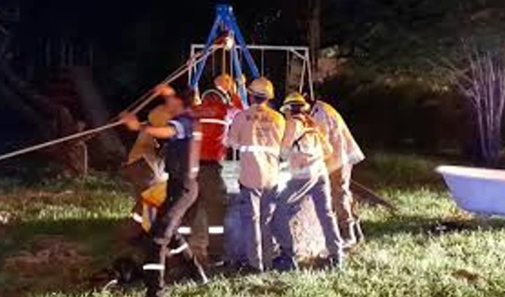 Los bomberos rescataron al hombre y a su hija.