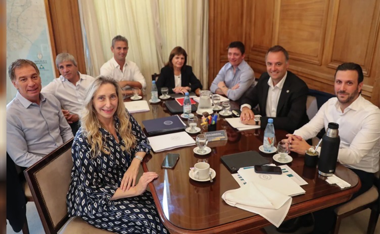 La mesa política volvió a reunirse en la casa de Gobierno