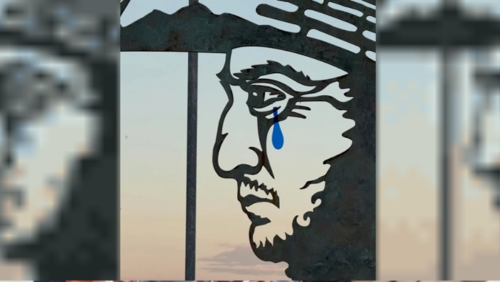 La intervenci&oacute;n art&iacute;stica en medio de la pol&eacute;mica con Javier Milei. Foto: Agencia NA (joaquines.ar)