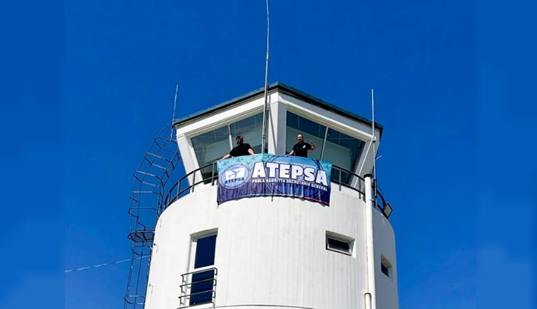 Los Controladores Aéreos levantaron el paro.