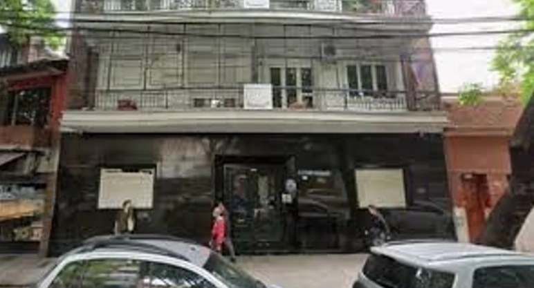 El edficio donde encontraron muerto al profesor.