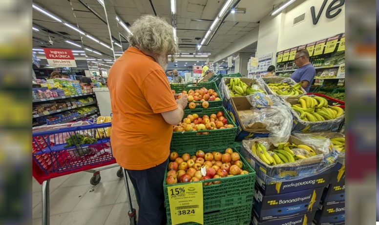 Una familia debe ganar US$1.000 para no caer en la pobreza.