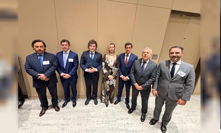 Javier Milei junto a los gobernadores