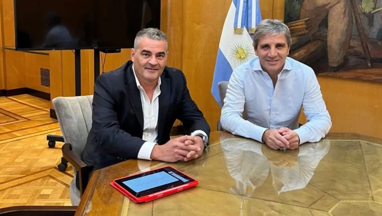 Fernando Bearzi, junto a Caputo.