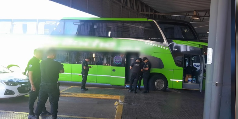 Operativo en la Terminal de micros de Posadas.