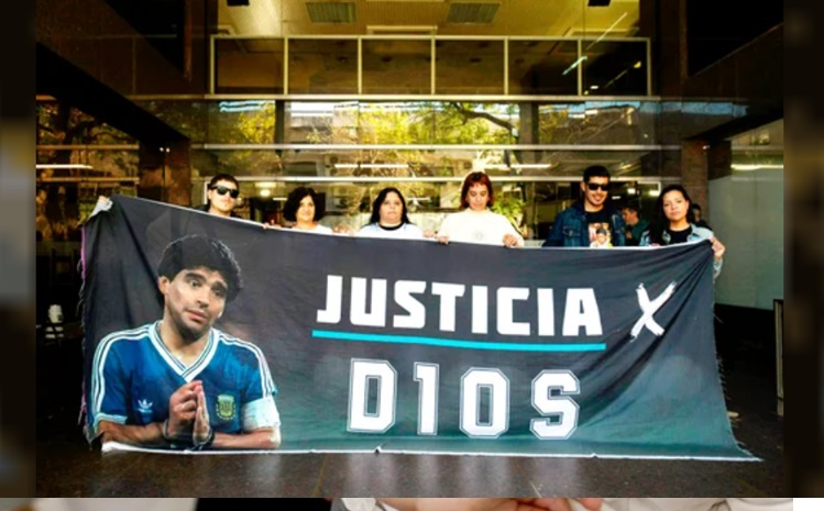 Fanáticos reclaman justicia por Maradona.