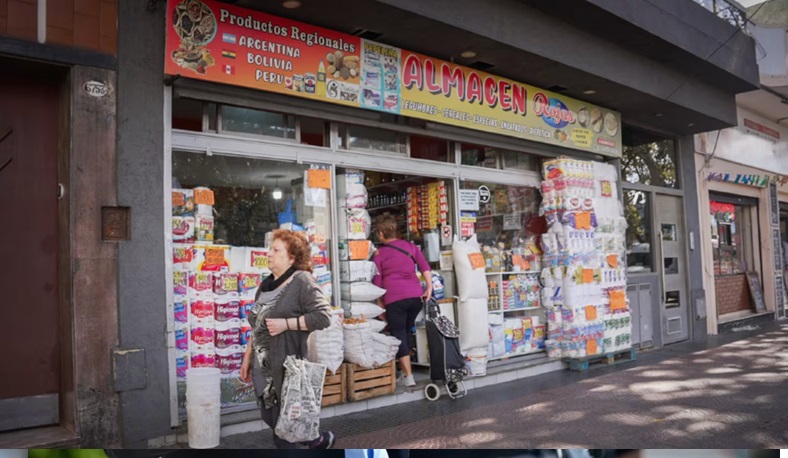 CAYERON VENTAS EN COMERCIOS MINORISTAS