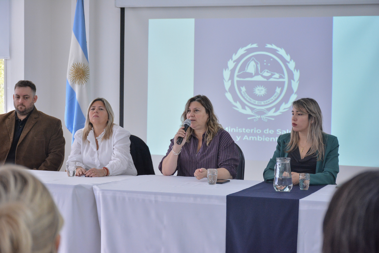 Ministra de Salud y Ambiente, Lorena Ross.