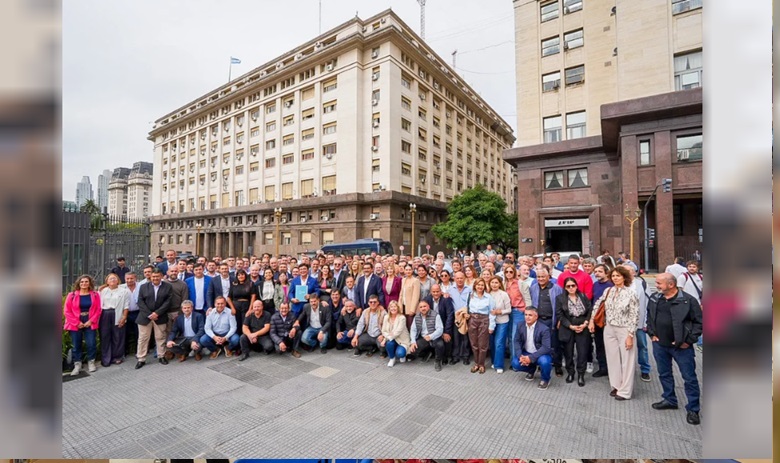Masivo reclamo de intendentes por fondos y obras a Caputo