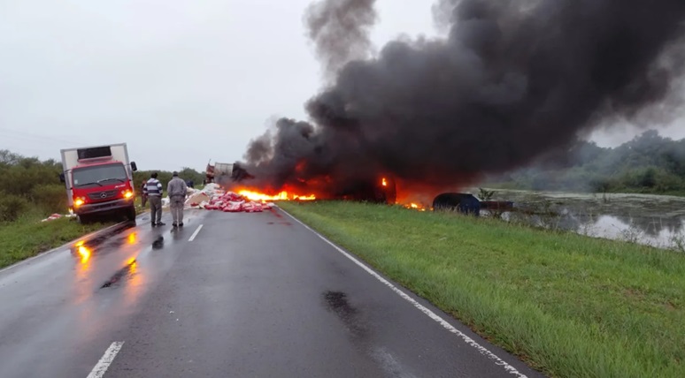 CHOQUE ENTRE DOS CAMIONES