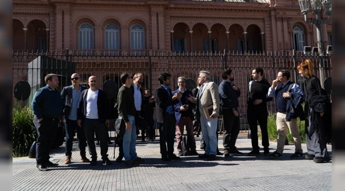 Presentan amparo para que los periodistas ingresen a Casa Rosada.
