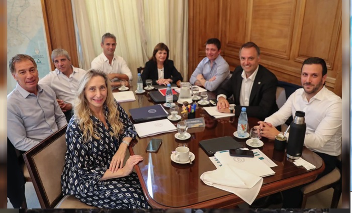 Una nueva mesa política se reúne en Casa Rosada.