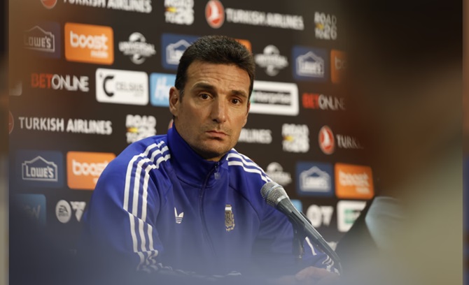 Lionel Scaloni durante la conferencia de prensa.