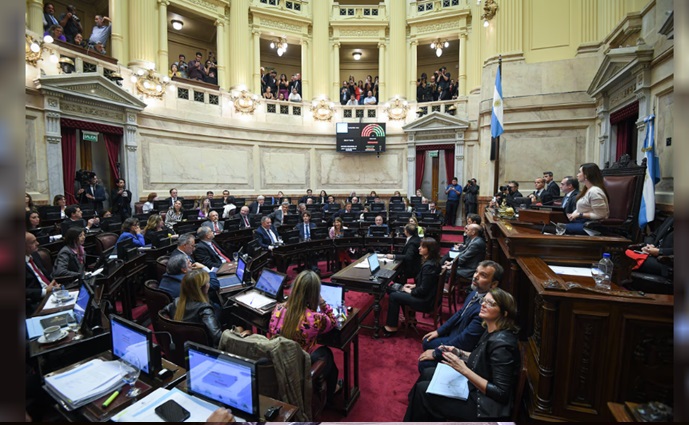 Los senadores cobrarán 12 millones por mes.