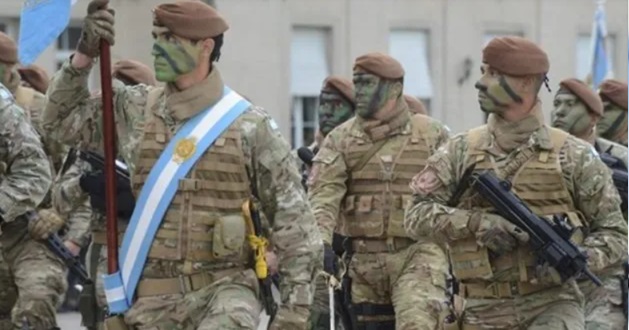 DESFILE MILITAR