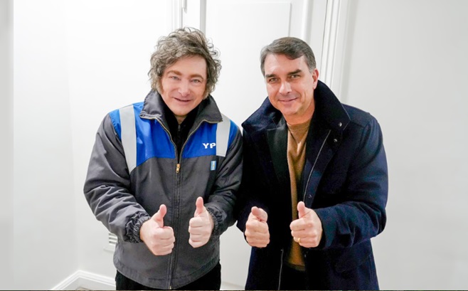 El presidente Javier Milei y Flavio Bolsonaro.