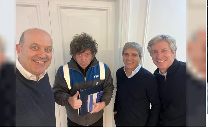 EL PRESIDENTE JUNTO A SU EQUIPO ECONÓMICO