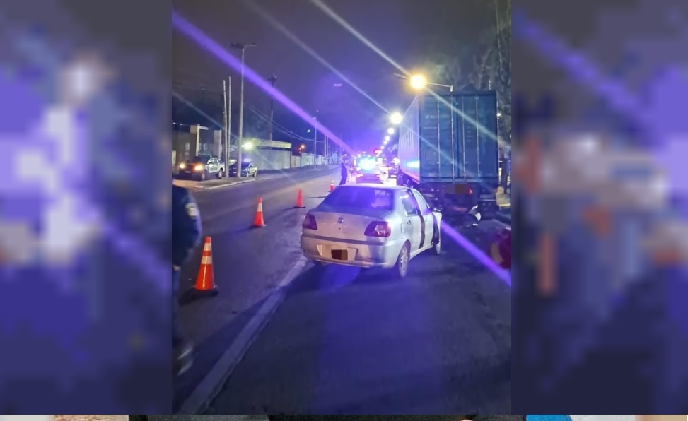 Murió tras chocar contra un camión estacionado.
