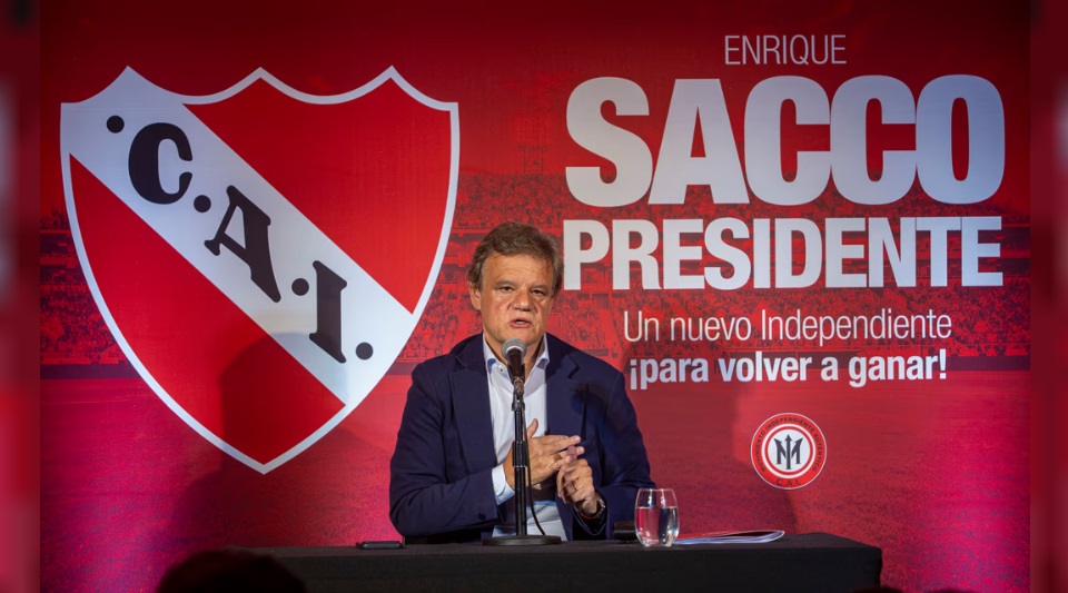 Enrique Sacco presentó su candidatura en Independiente.