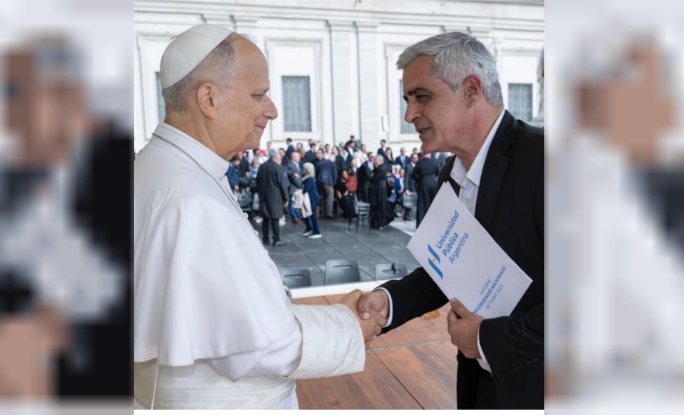 Franco Bartolacci con el Papa León XIV.